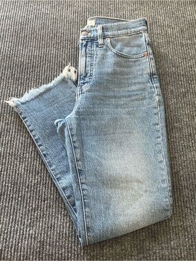 Madewell High-Rise Cropped Straight Jeans in Light Blue Denim